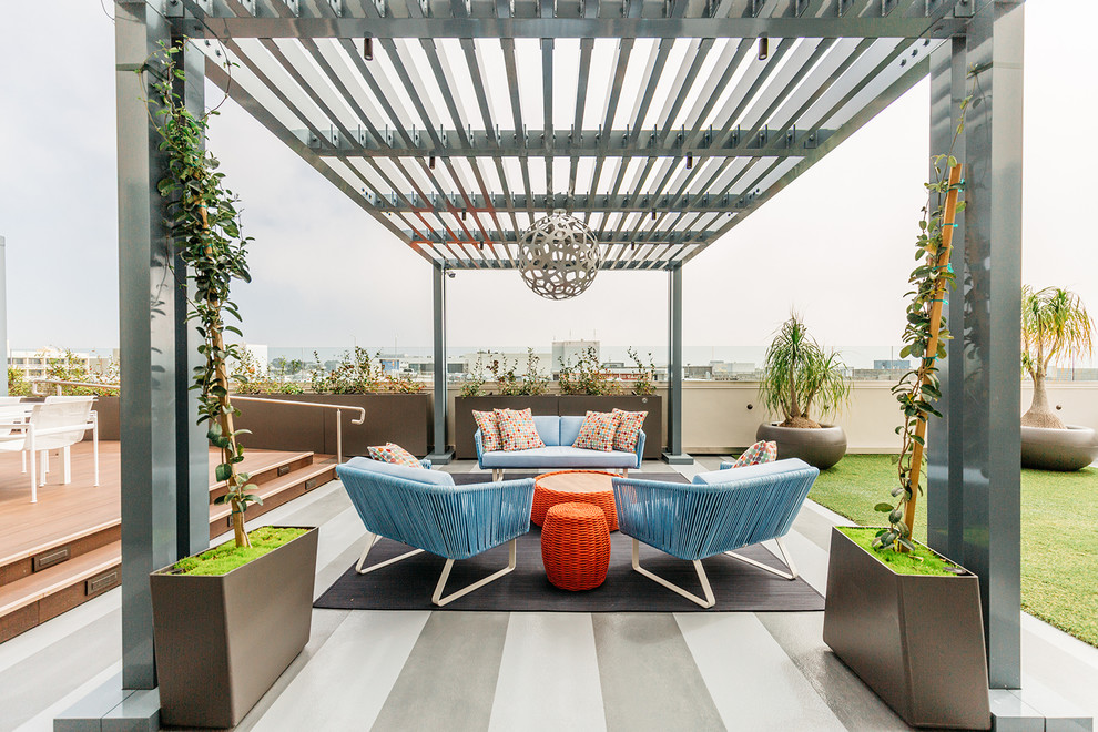 Design ideas for a contemporary rooftop and rooftop deck in Los Angeles with a container garden and a pergola.
