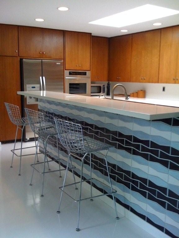 Photo of a midcentury kitchen in Orange County.