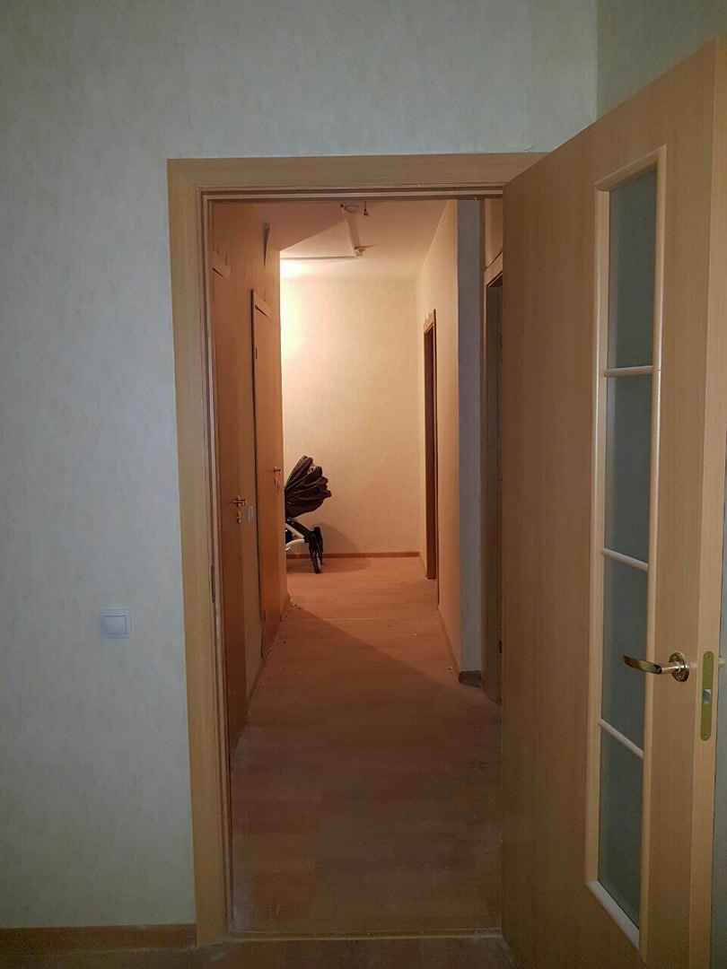 Коридор "ДО" ремонта по проекту "СЕВЕРНАЯ ВЕСНА" в СПБ