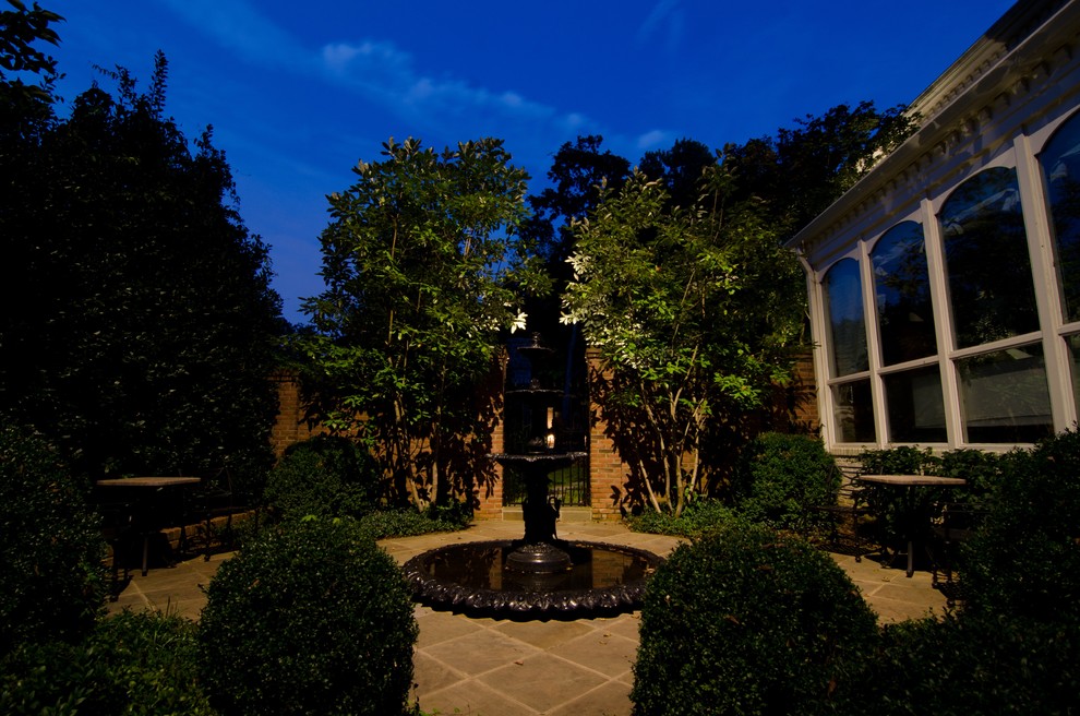 Photo of an eclectic garden in Nashville.
