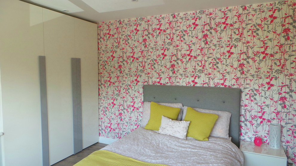 Photo of a mid-sized contemporary guest bedroom in Surrey with multi-coloured walls.