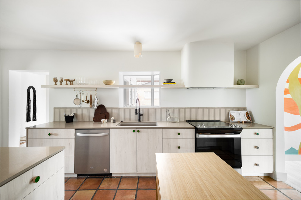 Mid-century modern kitchen photo in Phoenix
