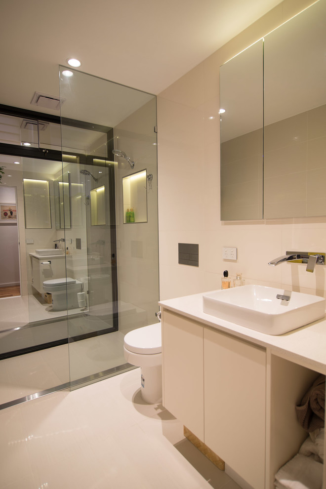 This is an example of a contemporary bathroom in Melbourne.