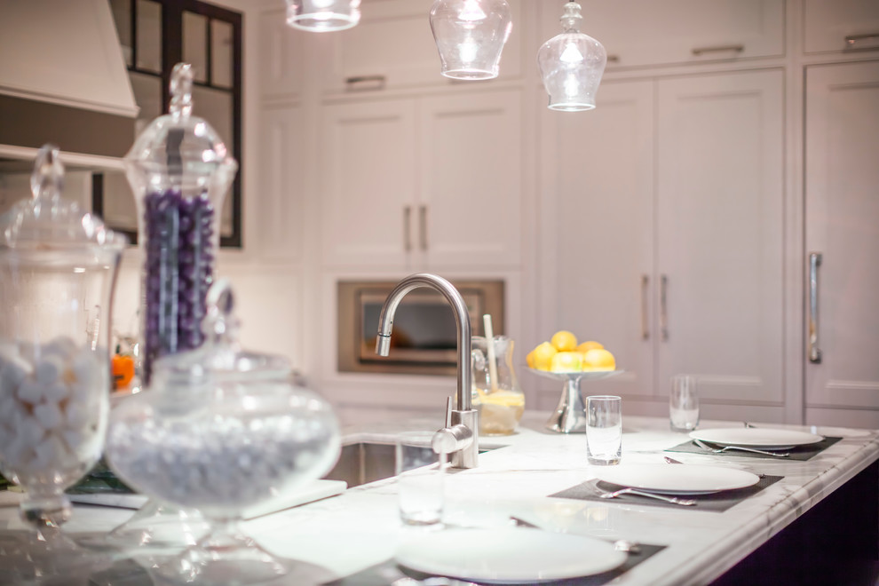 Example of a transitional kitchen design in Toronto