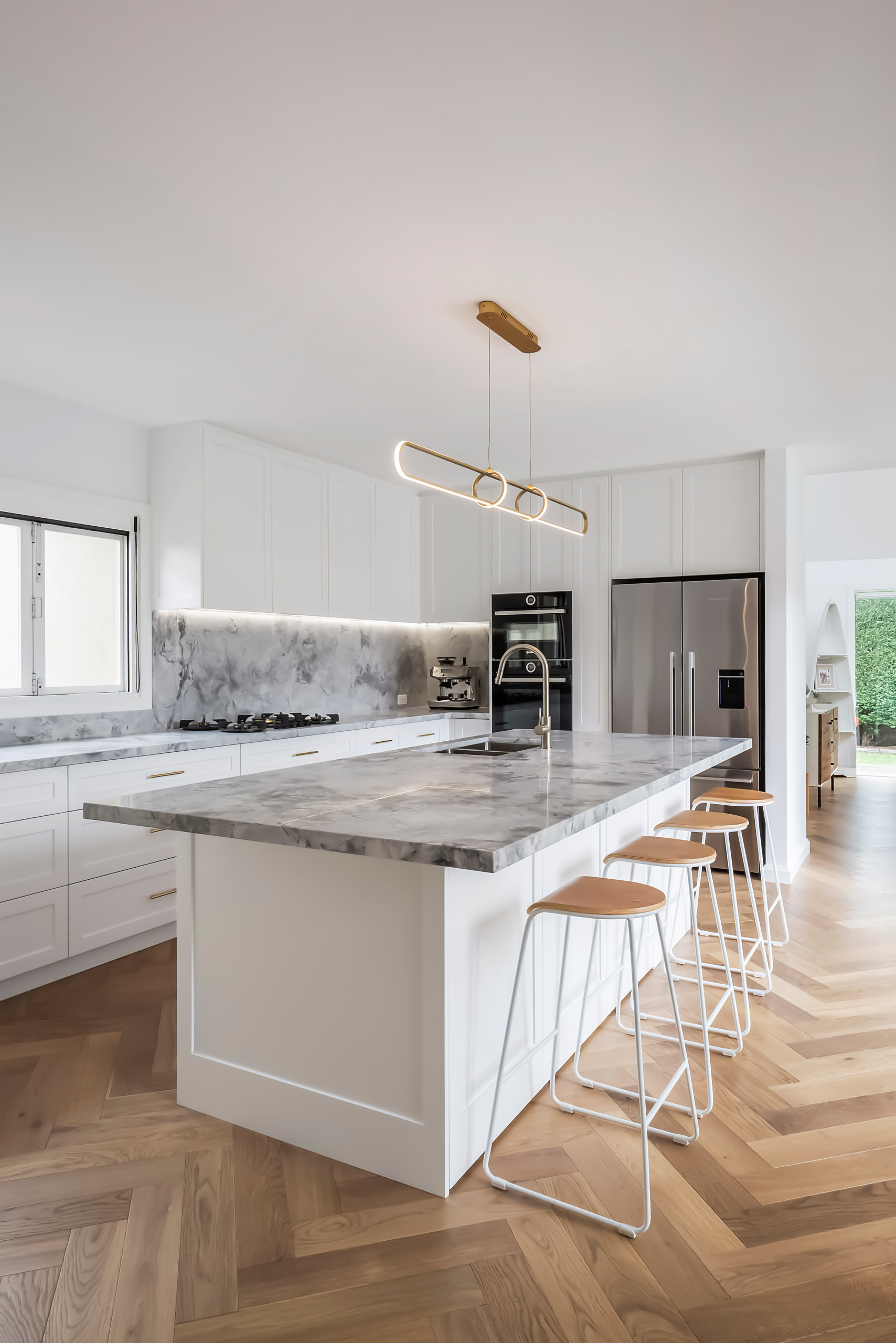 30+ White Kitchen Island Ideas ( CLASSIC ELEGANCE ) - Islands