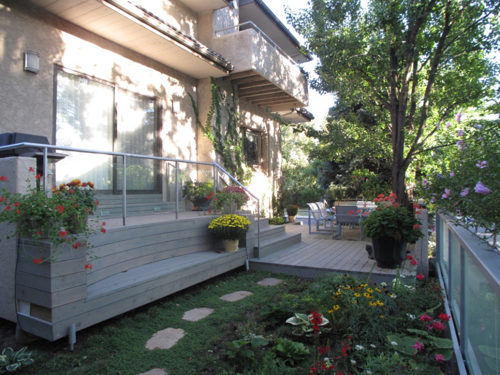Design ideas for a medium sized contemporary courtyard patio in Denver.