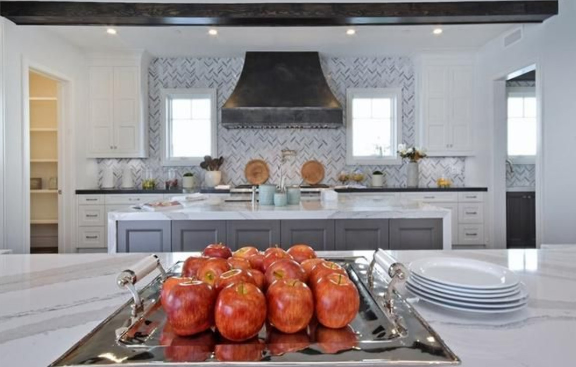 This 6,200-square-foot spec home in Encino, CA embodies the perfect balance of modern sophistication and timeless design. Thoughtfully crafted with a transitional aesthetic, the home blends clean arch