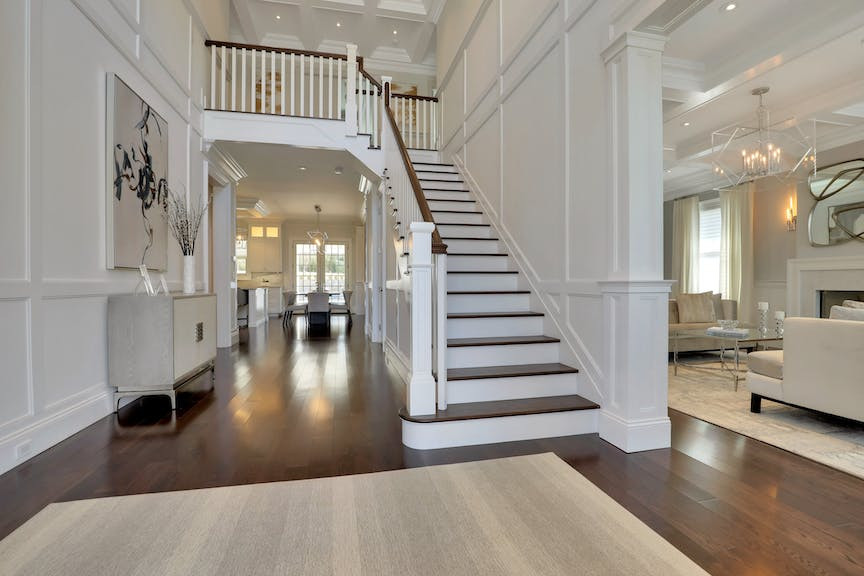 Staircase - transitional staircase idea in New York