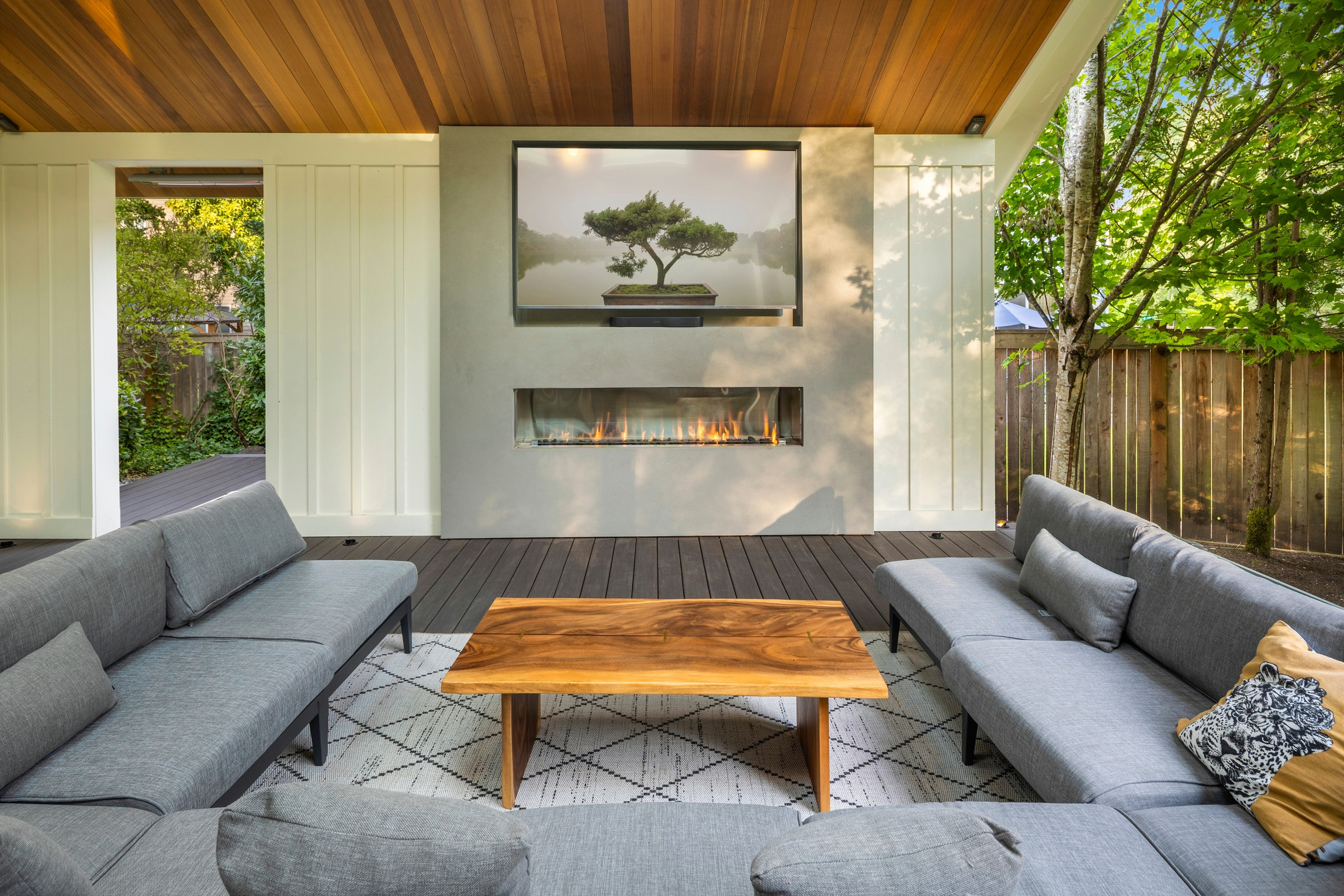 Sammamish Contemporary Outdoor Living