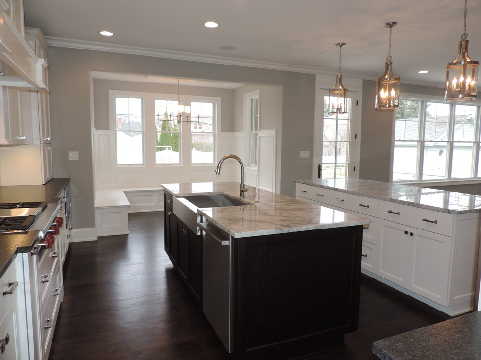Example of a transitional kitchen design in Chicago