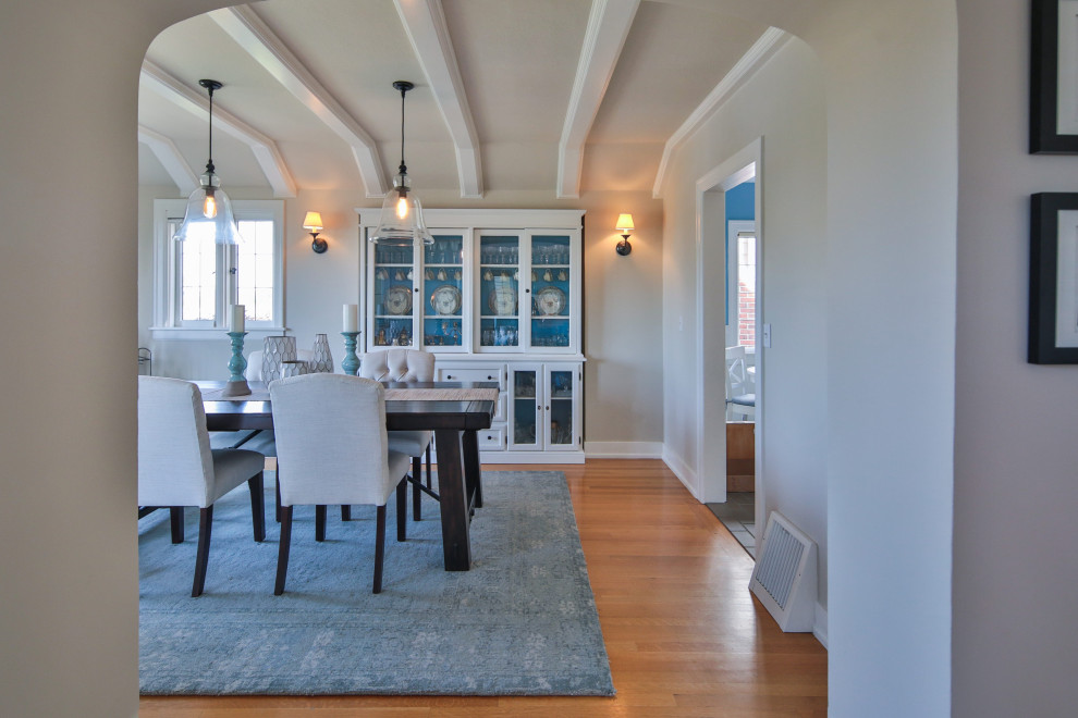 Dining room - transitional dining room idea in Seattle