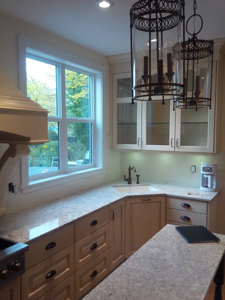 Inspiration for a mid-sized transitional eat-in kitchen remodel with a single-bowl sink, raised-panel cabinets, white cabinets, white backsplash, subway tile backsplash, stainless steel appliances and an island