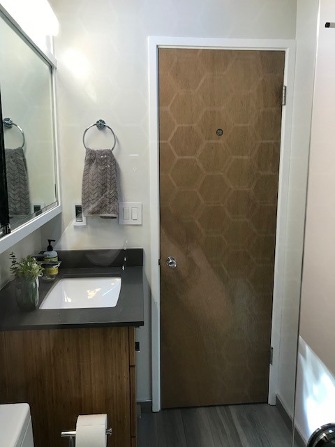 El Cerrito Hills Mid Century Modern Guest Bathroom