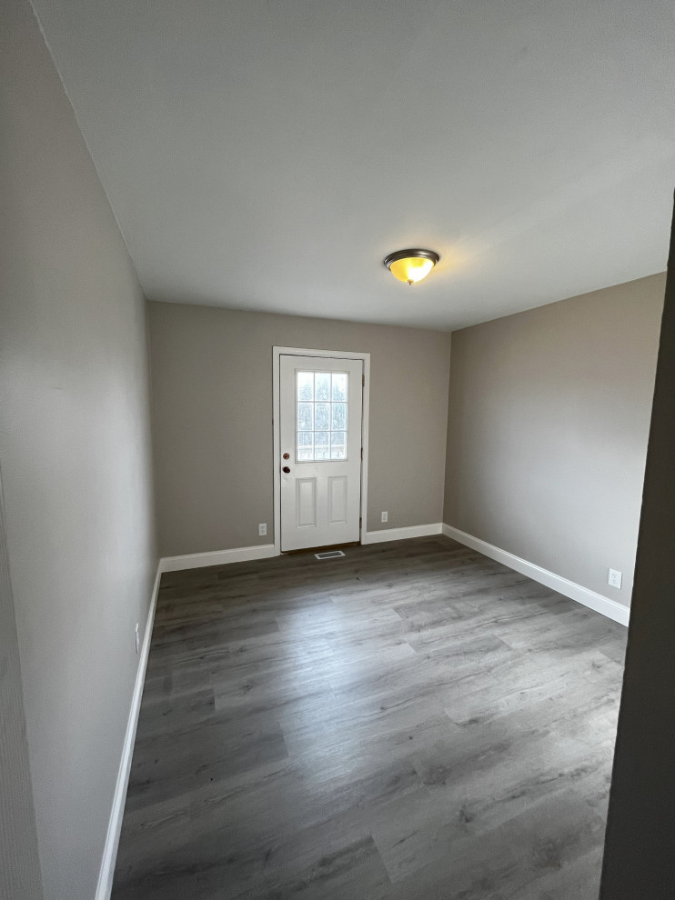 Transitional entryway photo in Milwaukee
