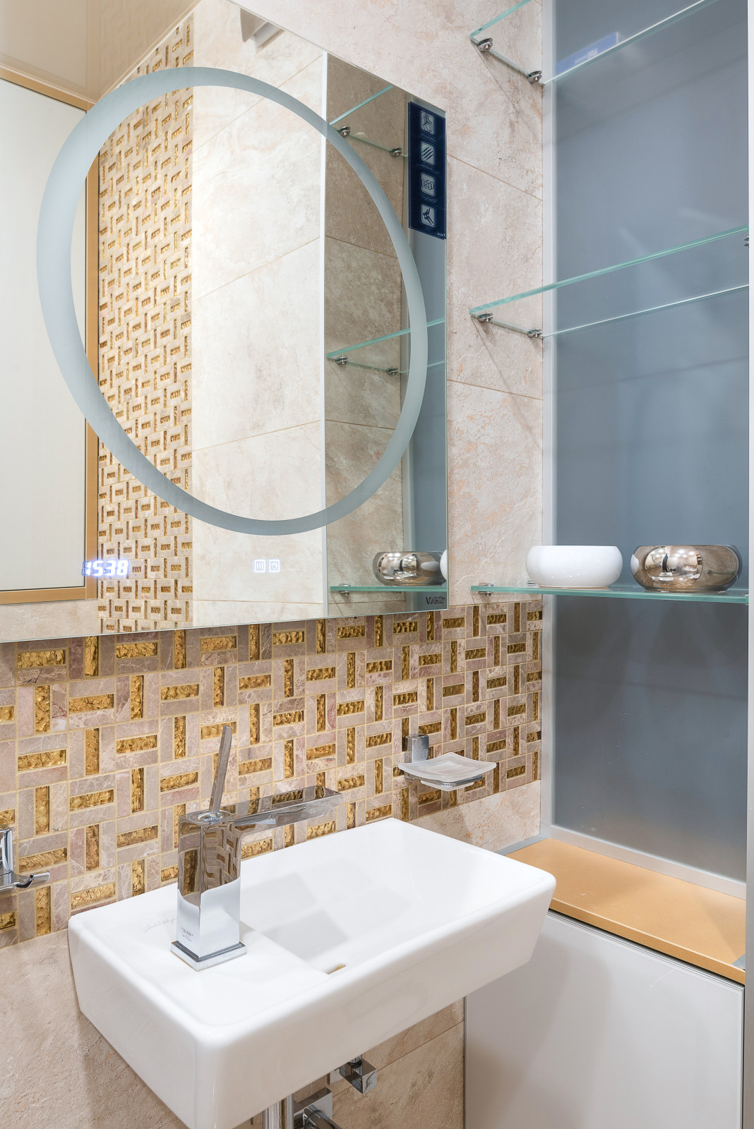 Разные полюса.