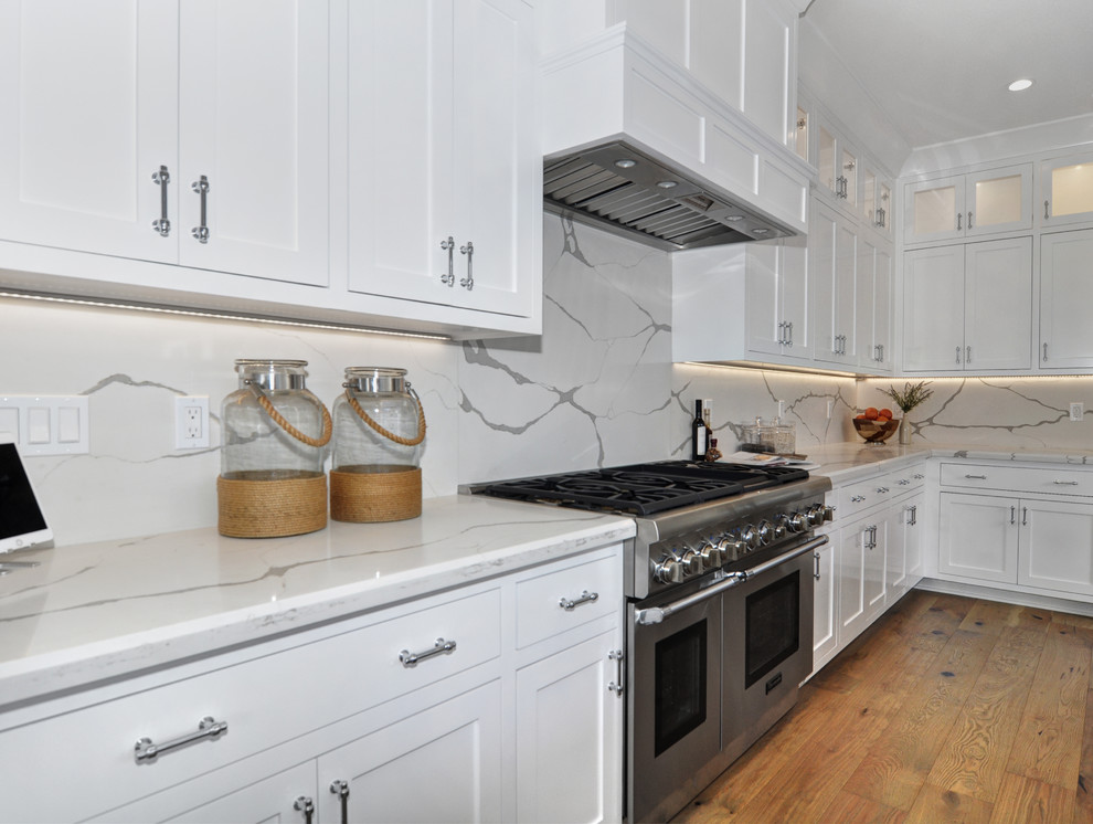 Transitional kitchen photo in Orange County