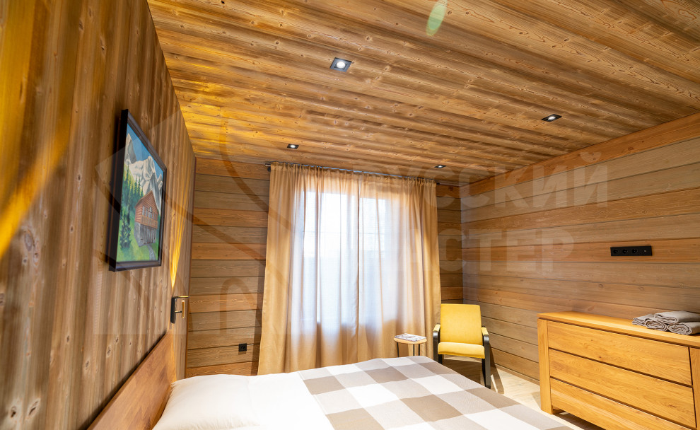 Дом в стиле шале на берегу Правдинского озера