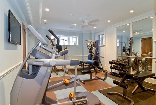 Inspiration for a traditional home gym in Chicago.