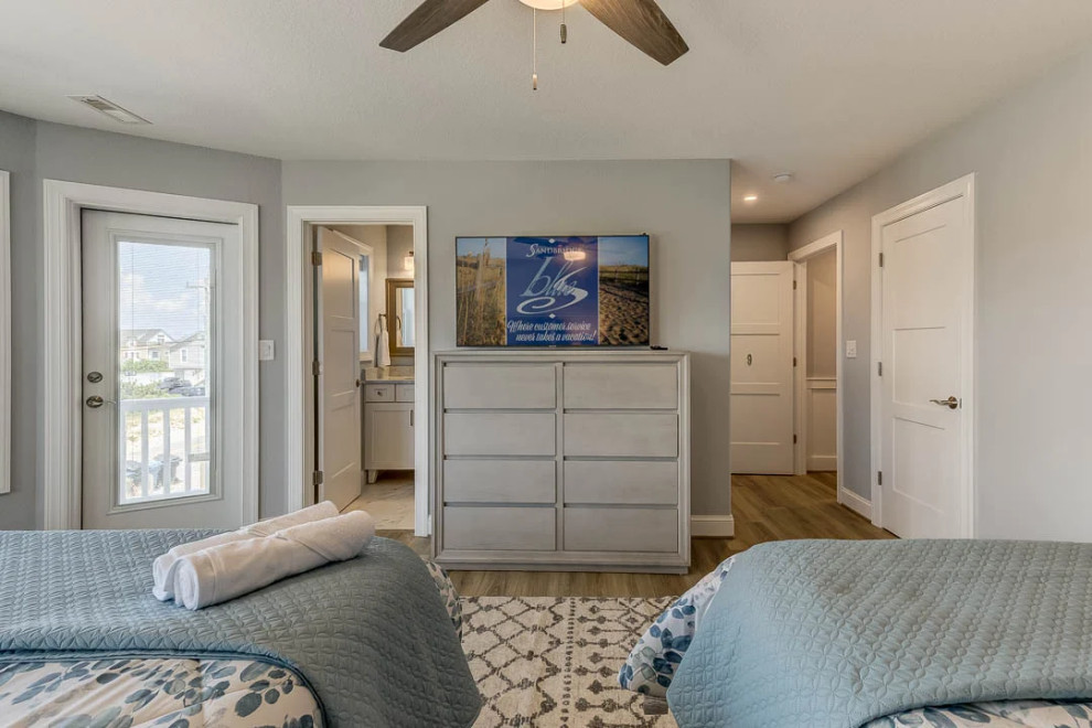 Dolphin Watch (2023)