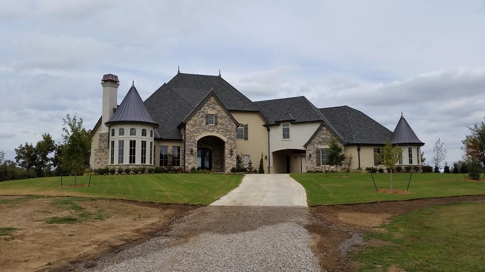 Home design - transitional home design idea