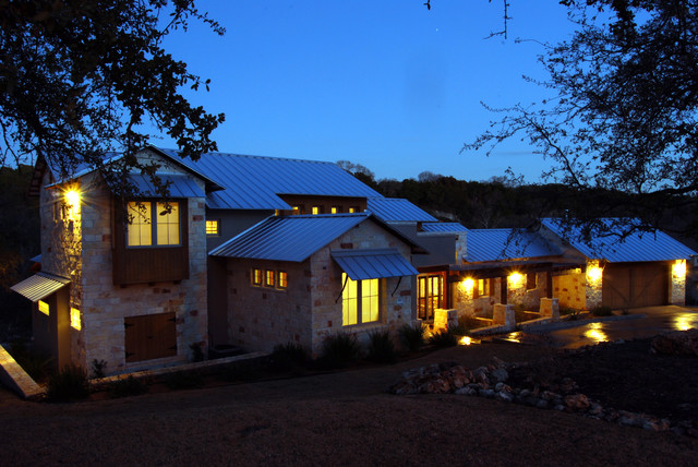 Partial Front Elevation - Dusk contemporary-fasad