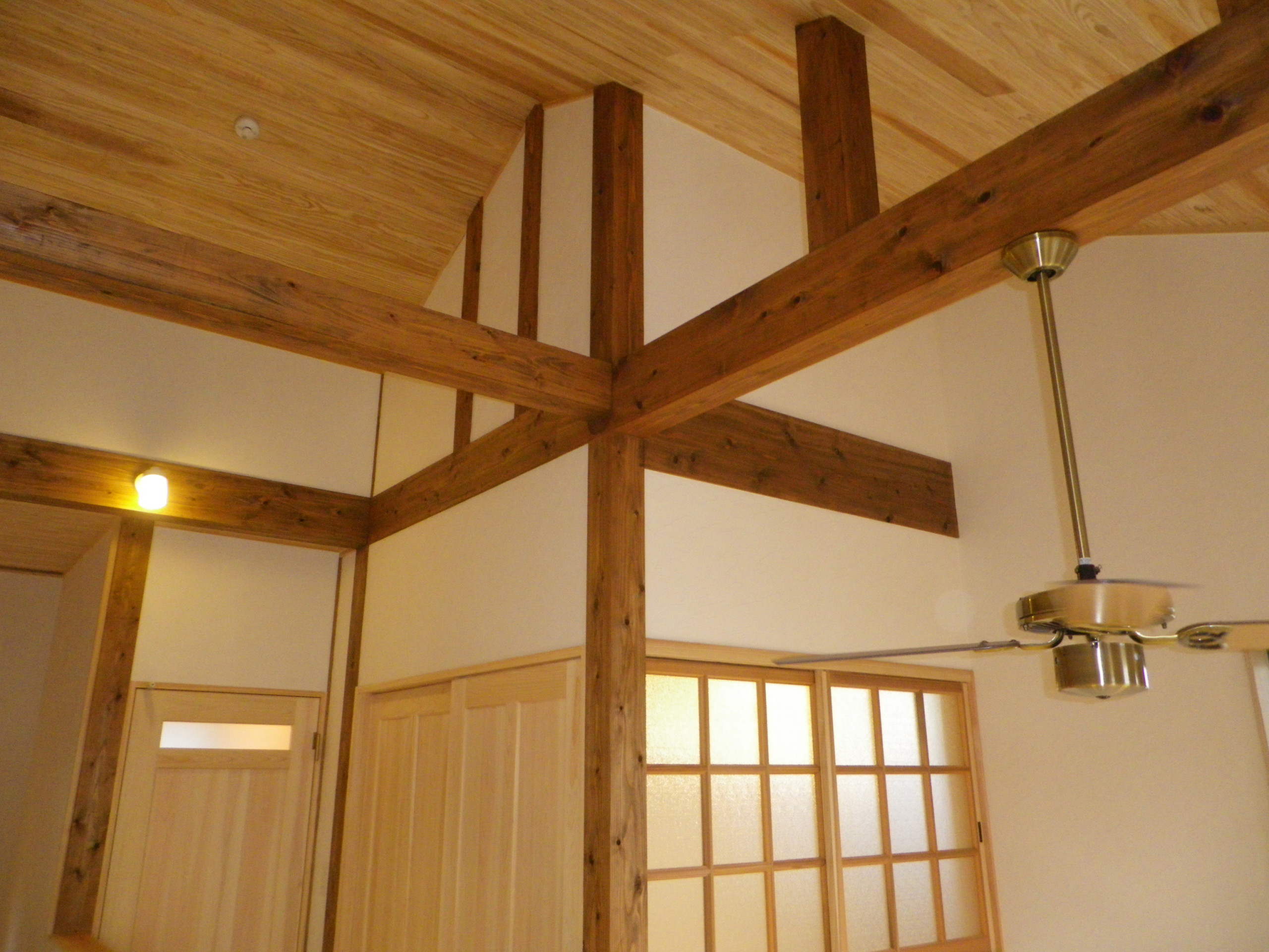 天然木の趣があり実用性も高い家