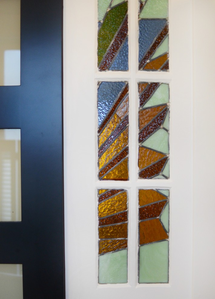 Example of a transitional home design design in Calgary