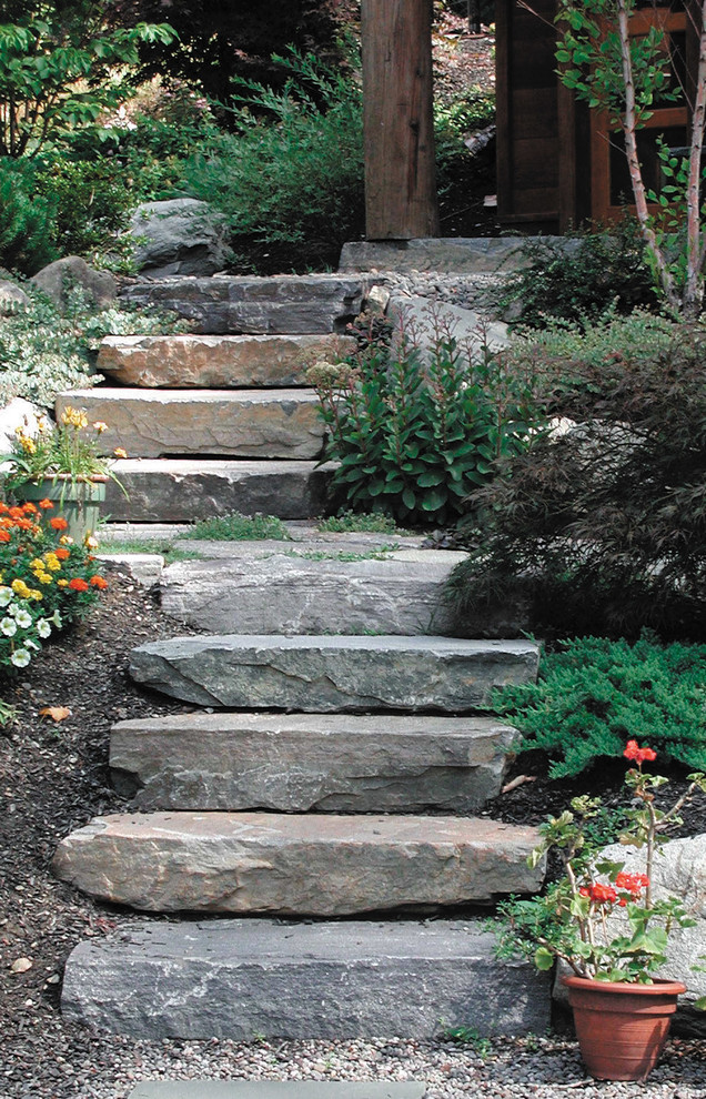 Photo of a rustic landscaping in Chicago.