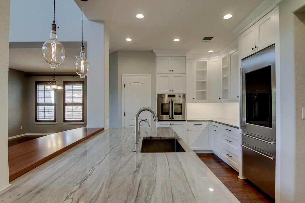 Home design - transitional home design idea in Austin