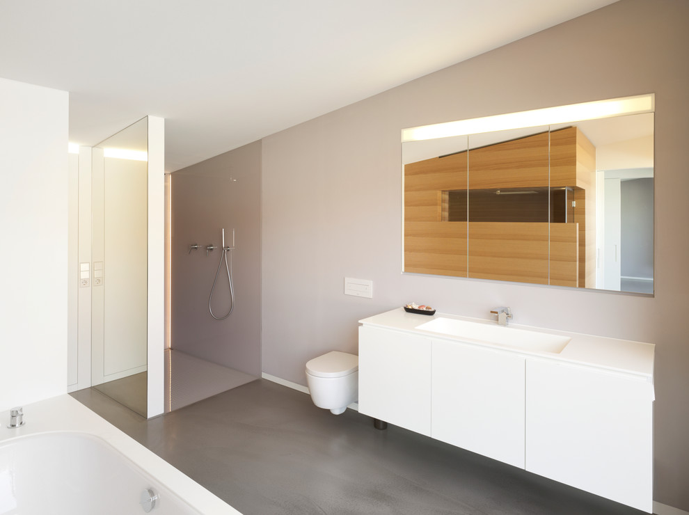 Inspiration for a contemporary bathroom in Stuttgart.