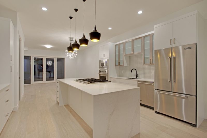 Kitchen - modern kitchen idea in Calgary