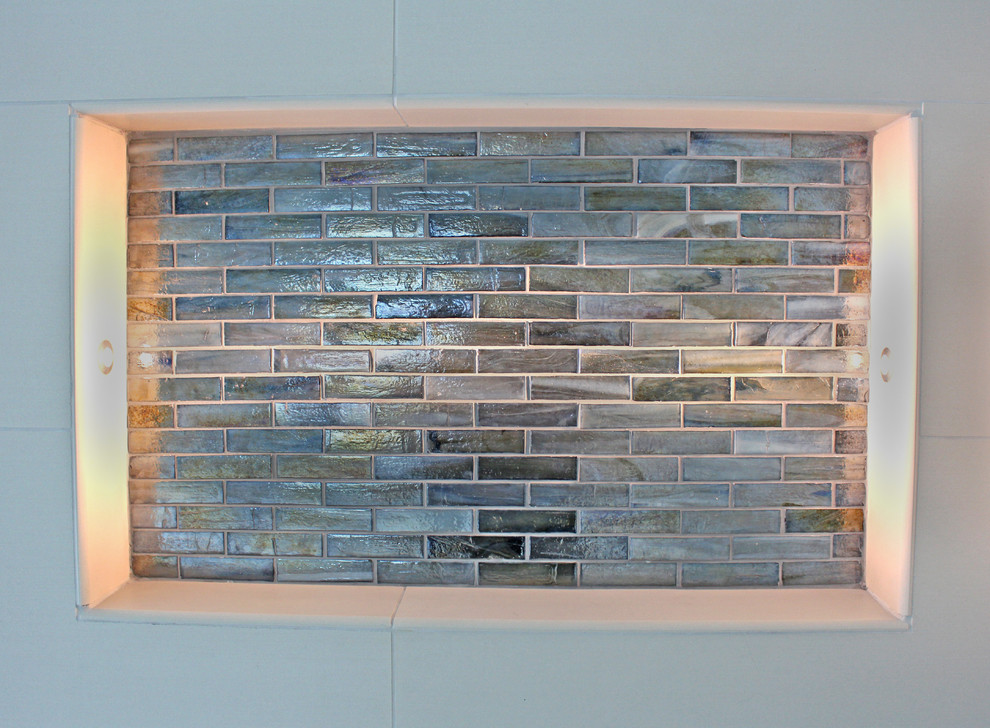 Large transitional master beige tile and porcelain tile porcelain tile and beige floor alcove shower photo in Austin with shaker cabinets, white cabinets, quartz countertops, an undermount sink, blue walls, beige countertops, a hinged shower door and a two-piece toilet