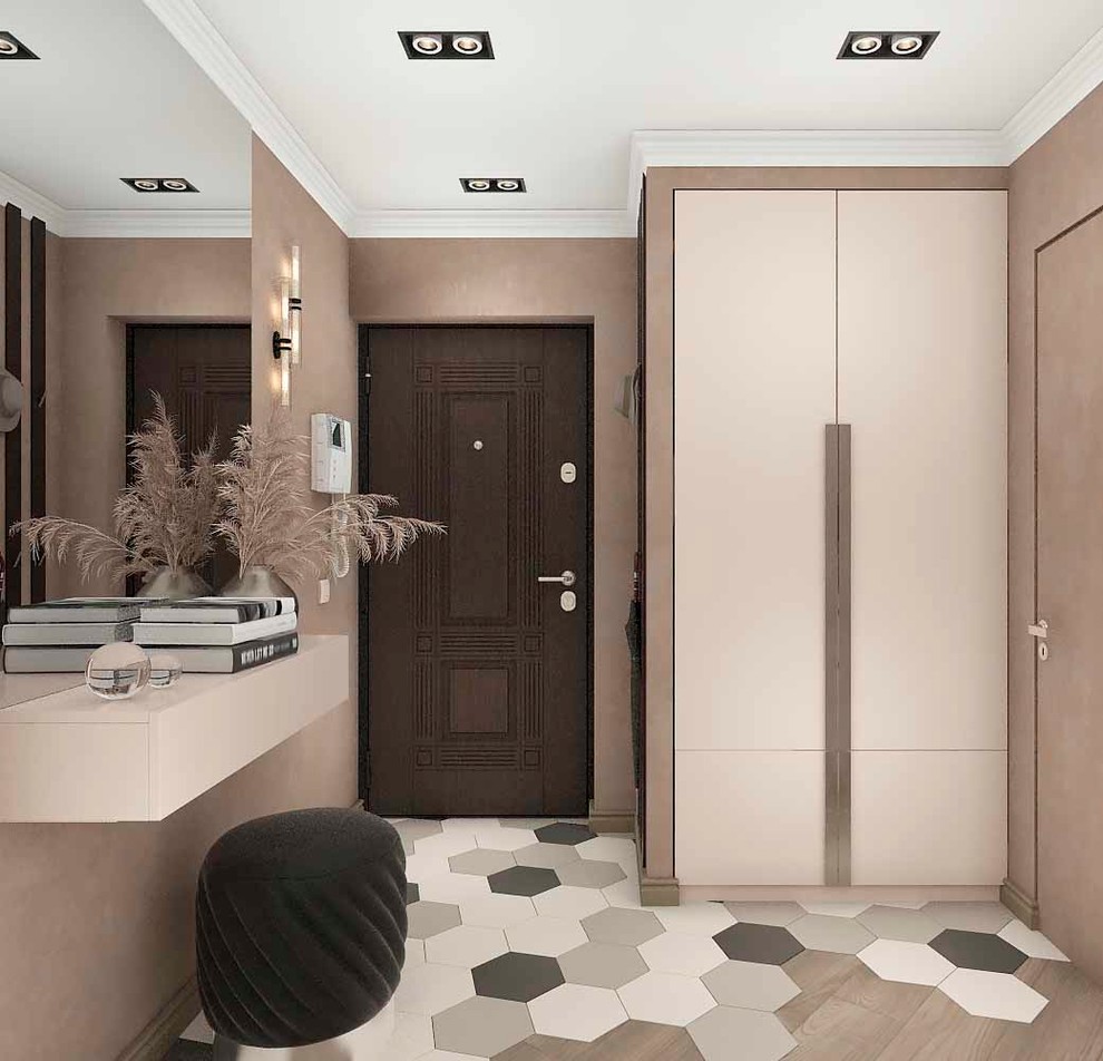 Коридор для молодой семьи в теплых оттенках