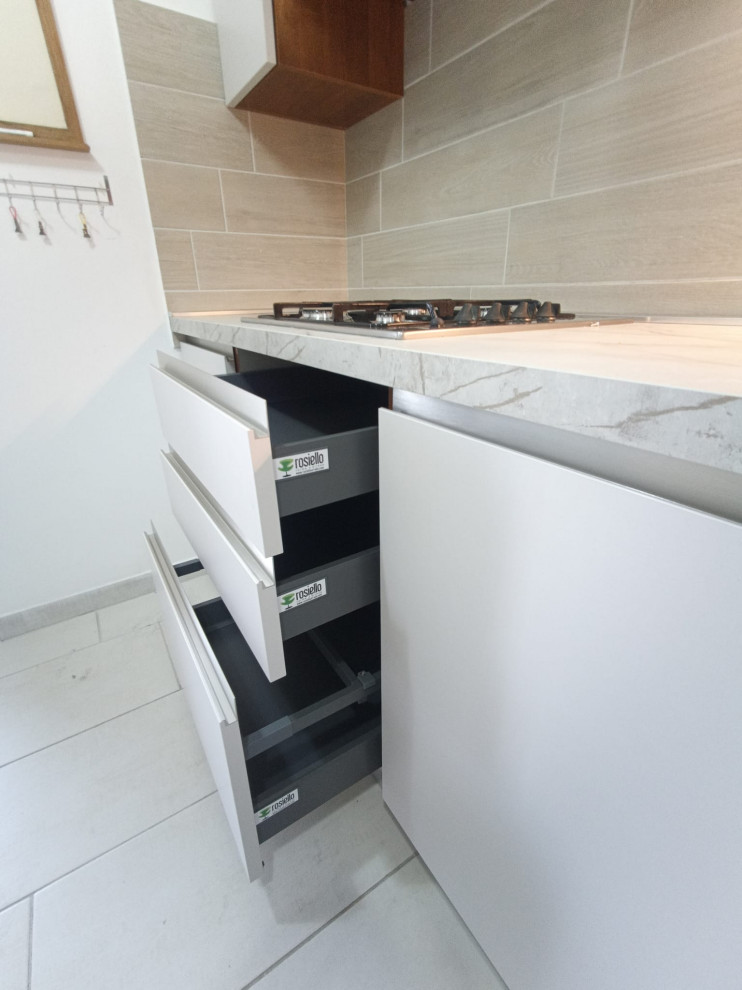 Restyling Cucina sostituzione ante Ivory e Top White Yule