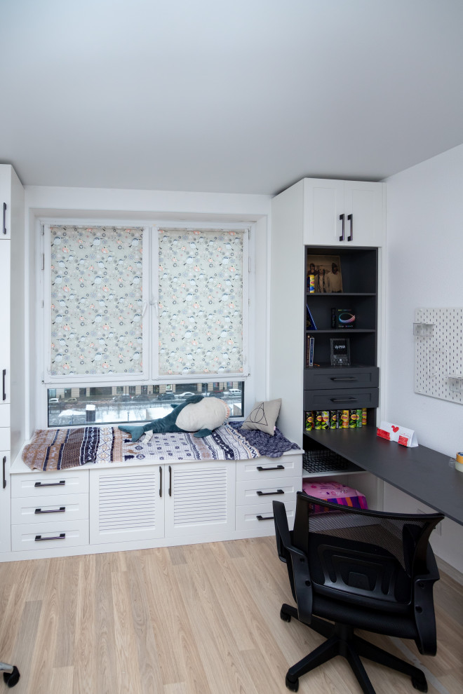 Меблировка подростковой комнаты в нейтральных цветах