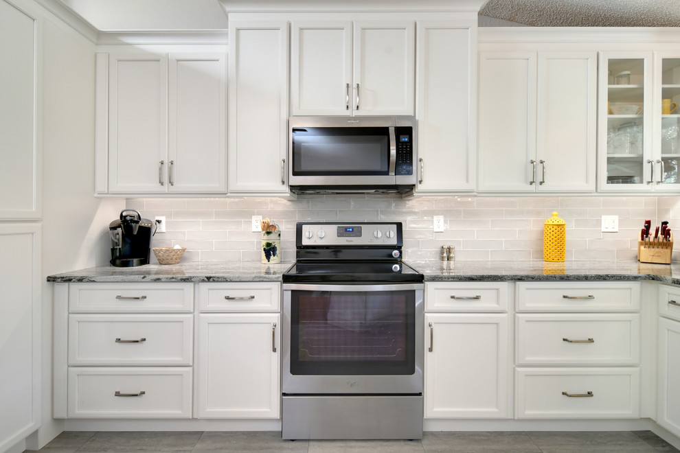 Kitchen - transitional kitchen idea in Tampa