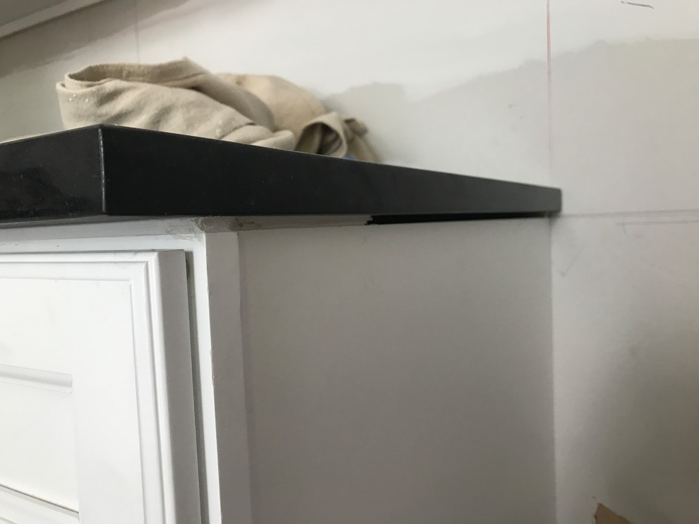 Gap between countertop and