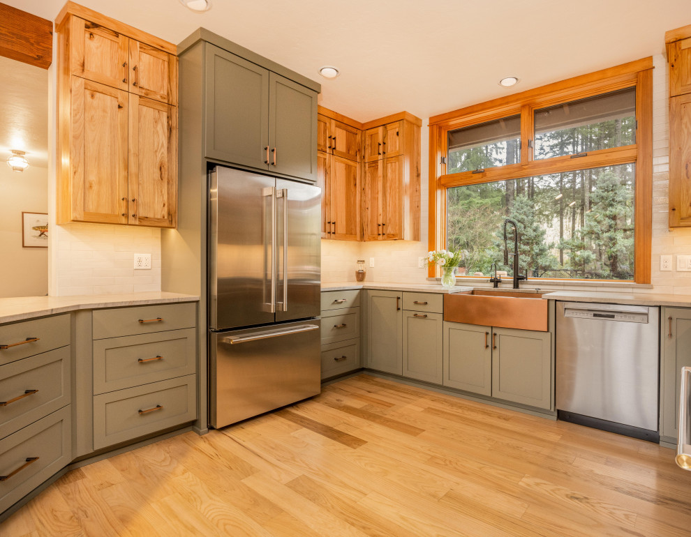 Inspiration for a large rustic u-shaped light wood floor and brown floor eat-in kitchen remodel with a farmhouse sink, shaker cabinets, quartzite countertops, gray backsplash, ceramic backsplash, stainless steel appliances, a peninsula and gray countertops