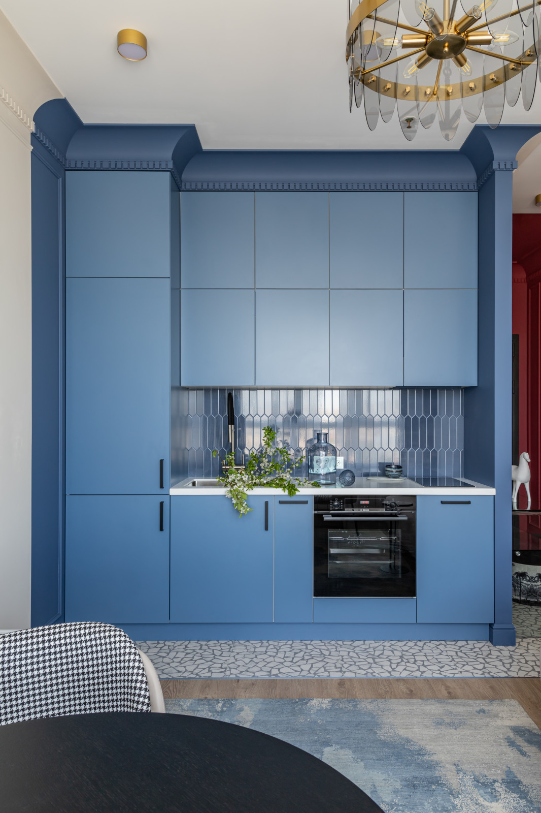 Цвет, неон и греческие богини - современная квартира 35 м² для блогера в Москве