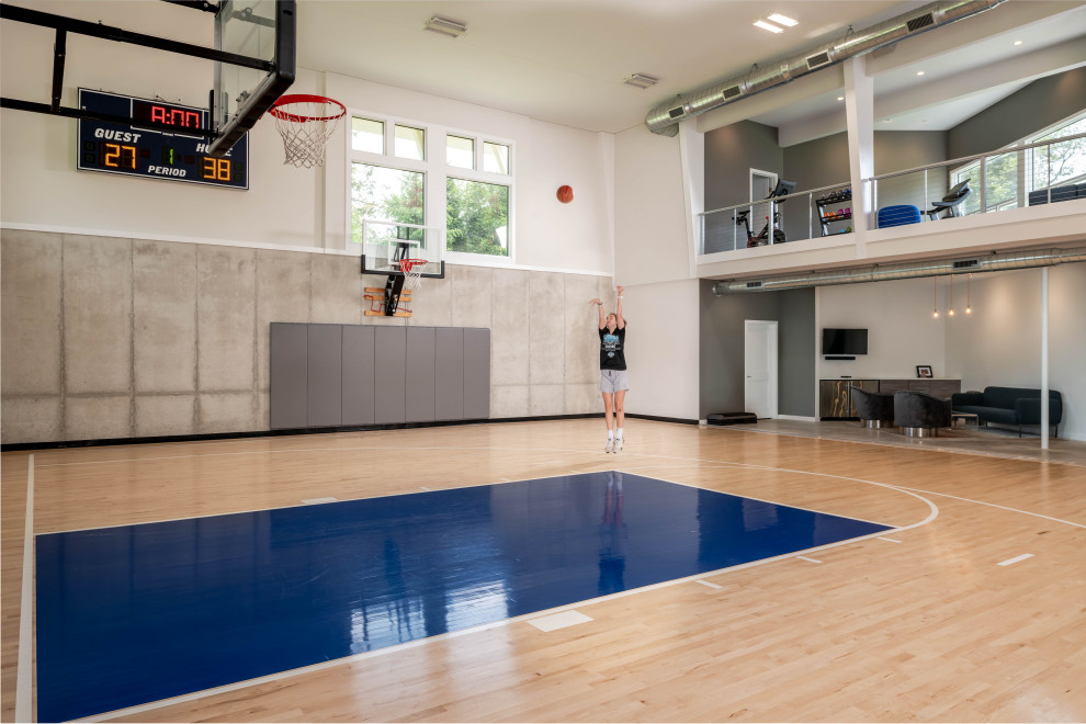 Design ideas for a contemporary indoor sport court in Philadelphia.