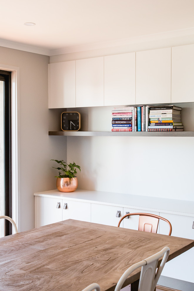 Design ideas for a contemporary dining room in Canberra - Queanbeyan.