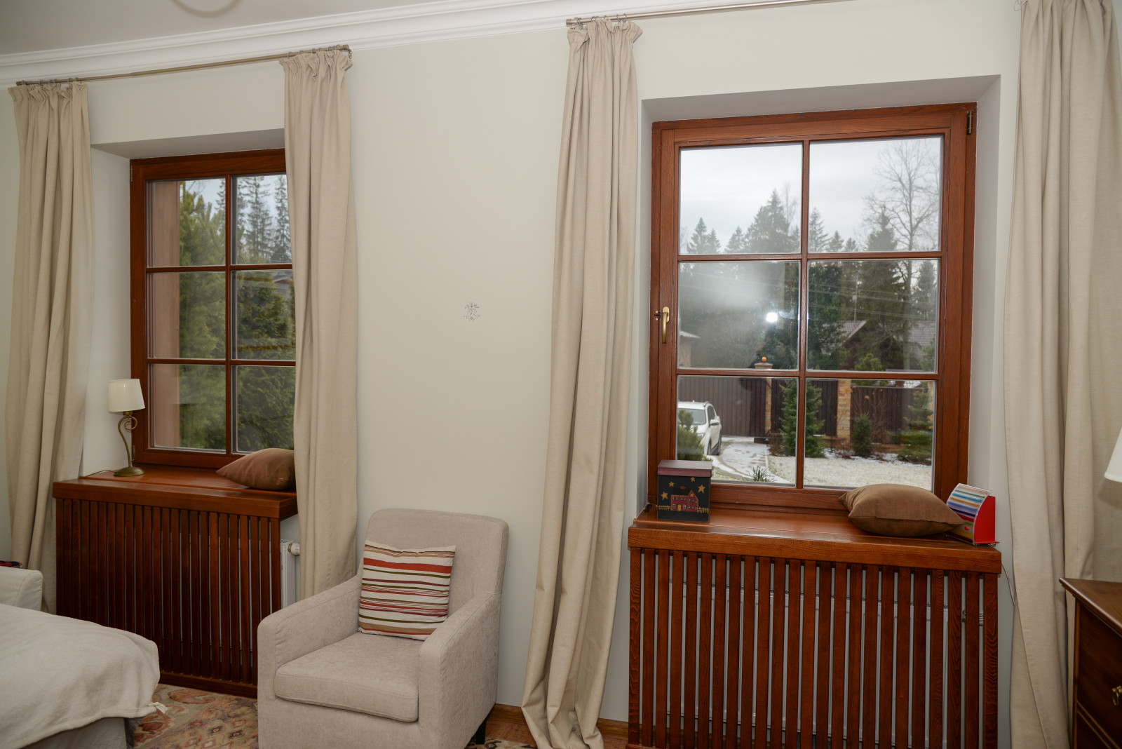 Остекление дома дубовыми окнами