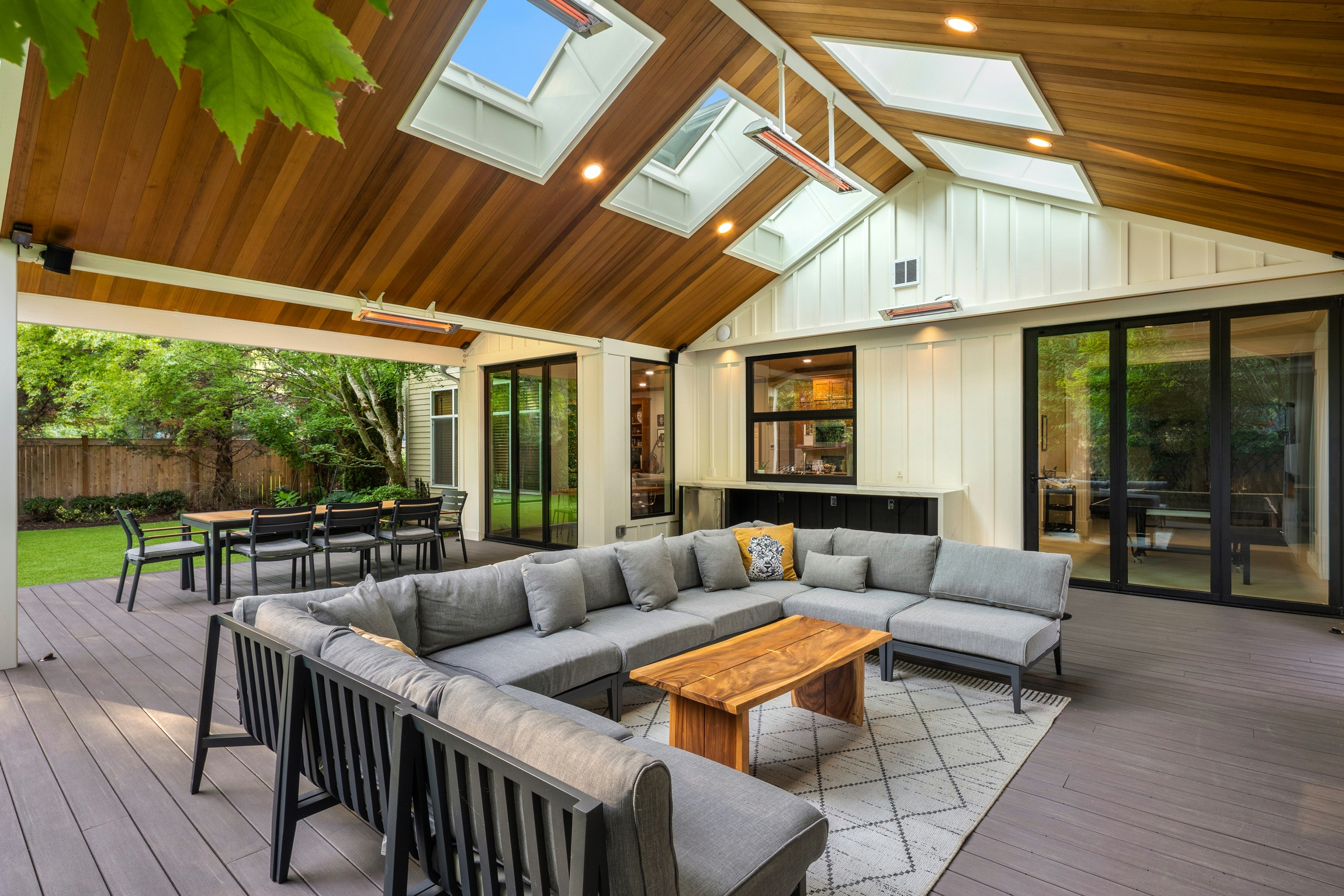 Sammamish Contemporary Outdoor Living