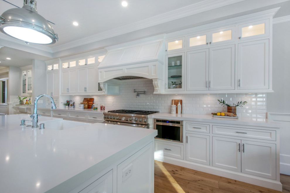 Example of a transitional kitchen design in Orange County