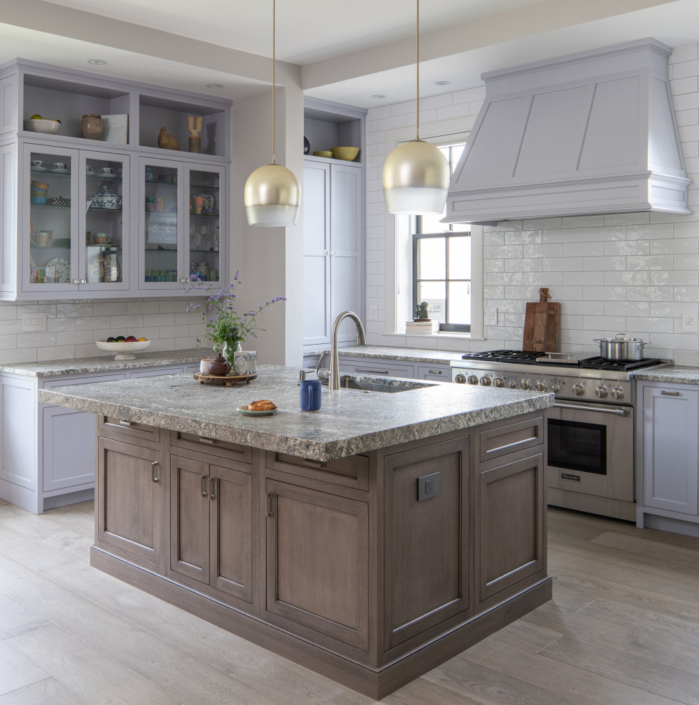 Kitchen - traditional kitchen idea in Boston