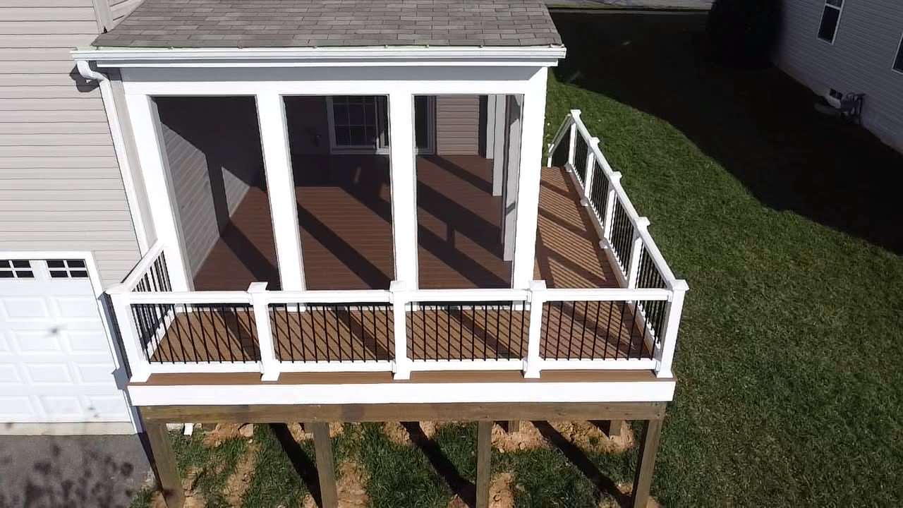 Screened in deck w/ outer walkway