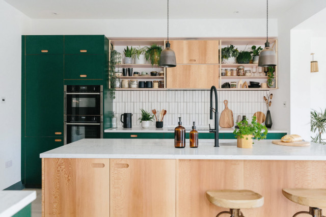 16 Kitchens With Vertically Stacked Tiles | Houzz IE