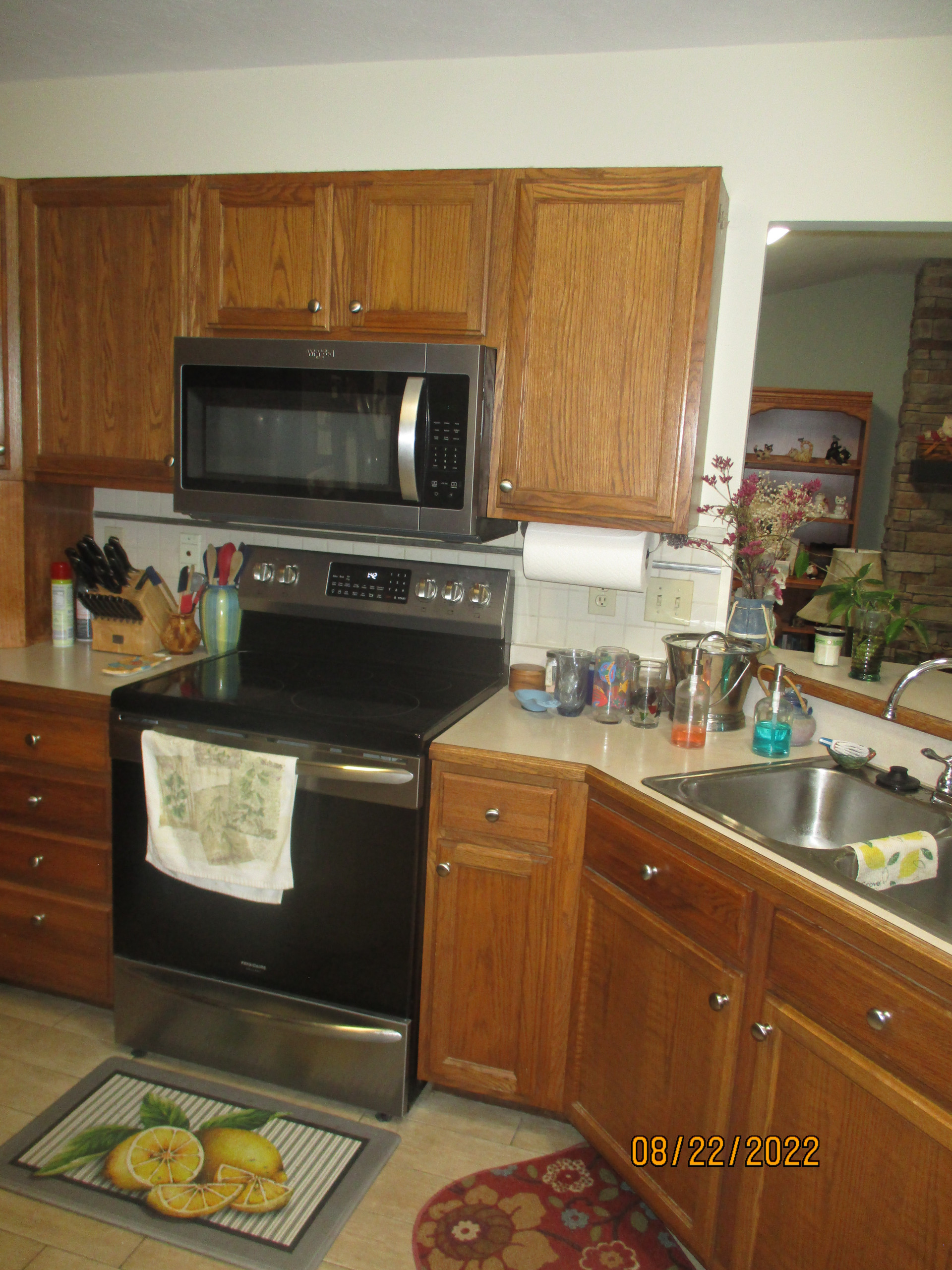 175 Forest View Dr - Kitchen / Flooring