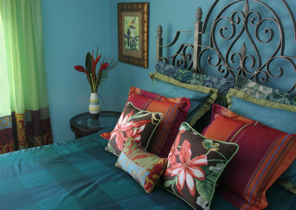 This is an example of a mid-sized eclectic guest bedroom in Orlando with blue walls and no fireplace.