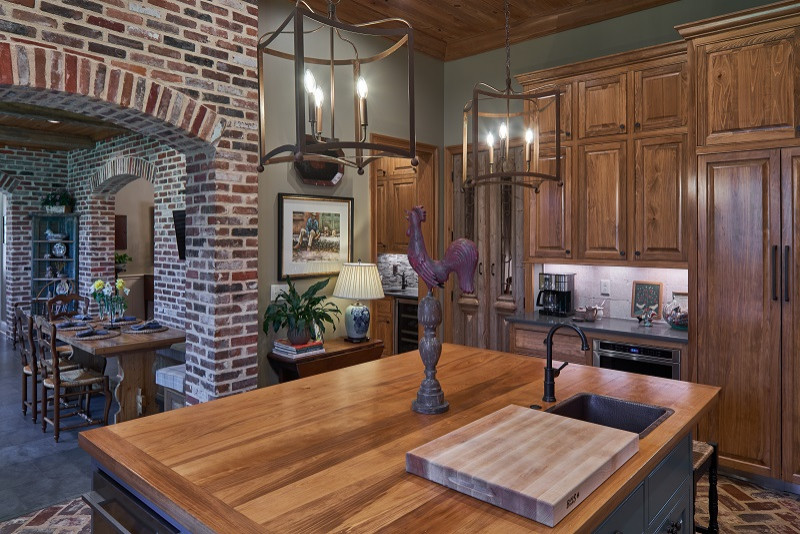 This is an example of a country kitchen in Jackson.